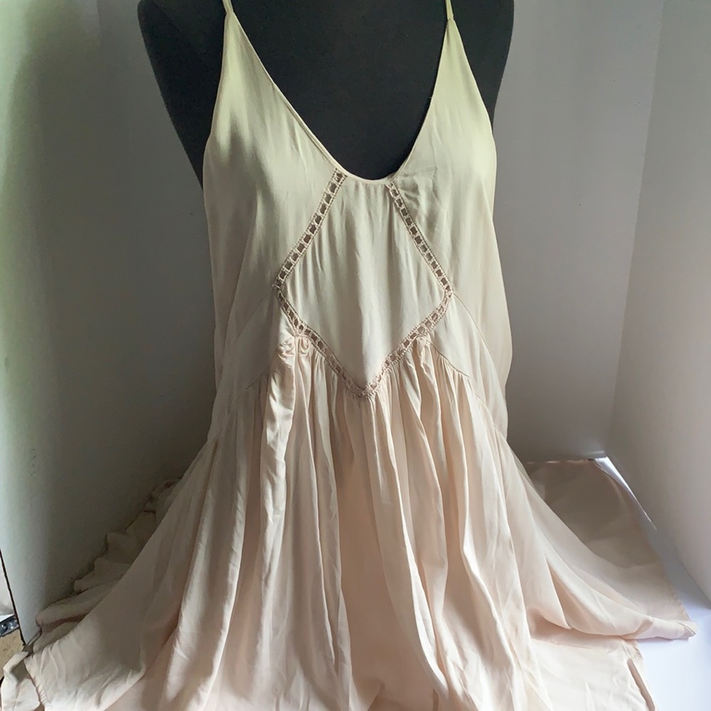 Women’s mini-dress, spaghetti straps, Beige/cream color with liner underneath🤩